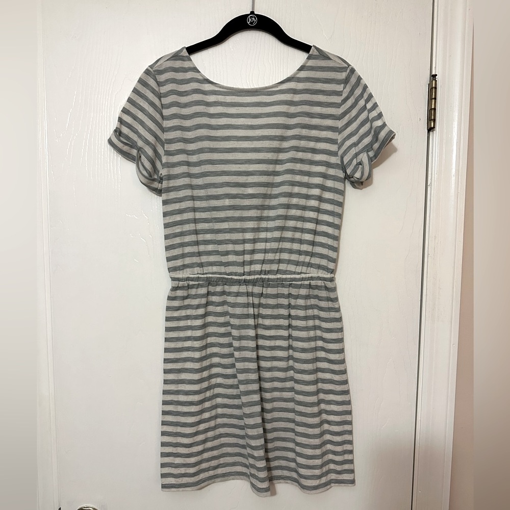 The loft dress size small